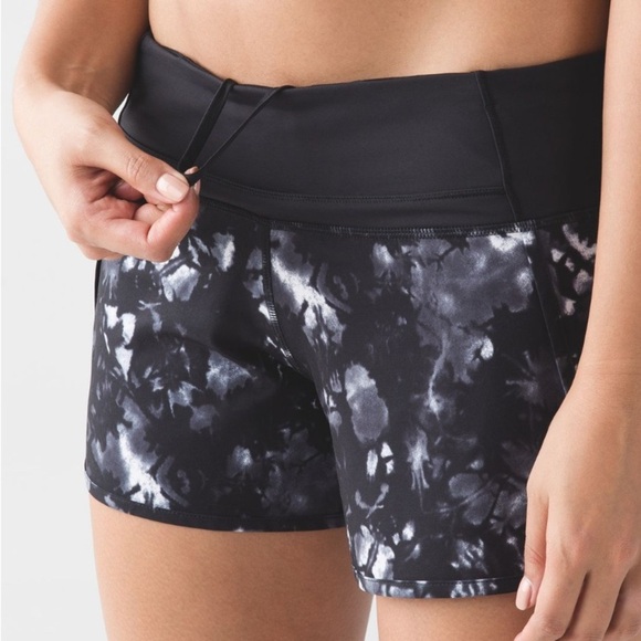 Lululemon Run Times Short Dusk Dye White Black / Black Size 4 - Picture 2 of 9